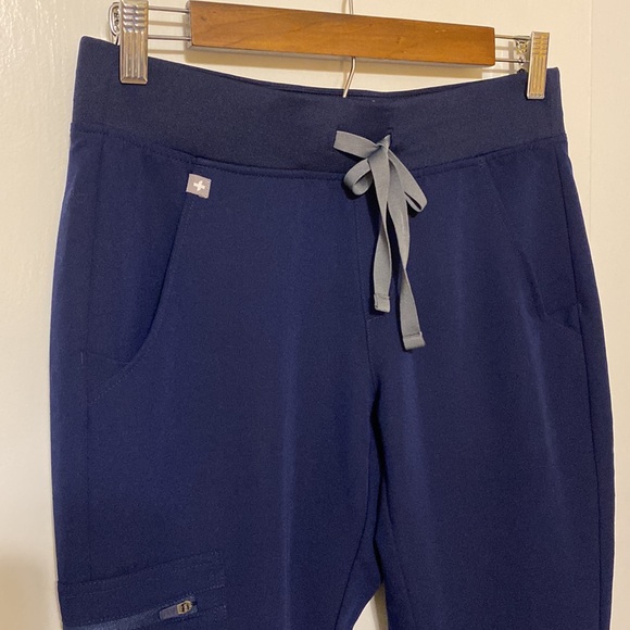 NWT FIGS Zamora Jogger Scrub Pants In Navy - Picture 3 of 11